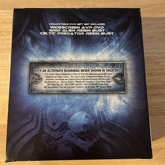 Alien VS Predator Limited Edition Collectible DVD Gift set! - Picture 2 of 2